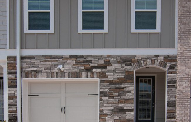 Conveniently Located Spacious 3 Bedroom 2.5 Bath Townhome!