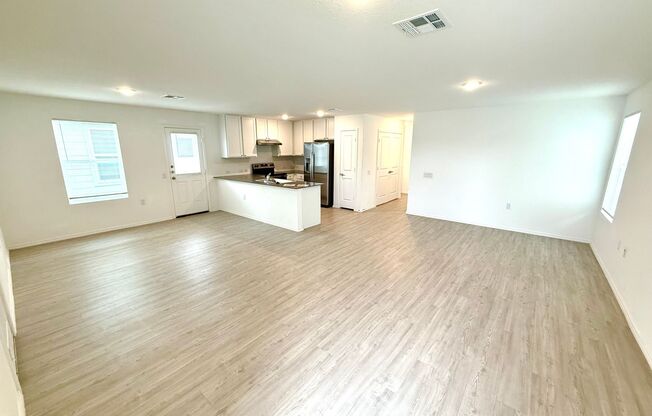 AVAILABLE NOW! 4 Bedroom / 2 Bath Home In Mission Del Lago!
