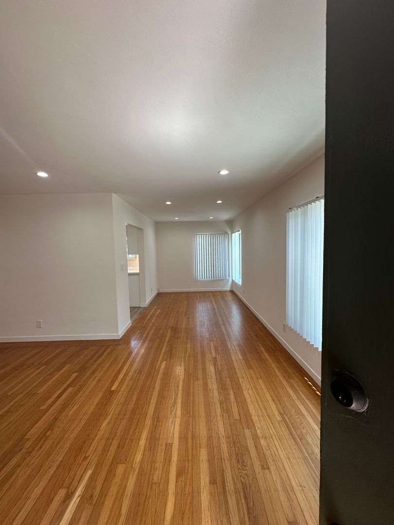 221 N El Camino Real