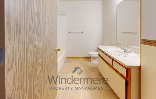 2 beds, 1 bath, 828 sqft, $1,095, Unit 24
