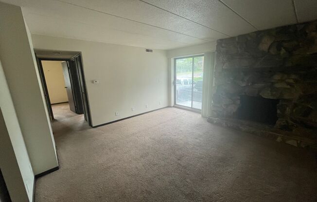 2 beds, 1 bath, 840 sqft, $1,095, Unit 10
