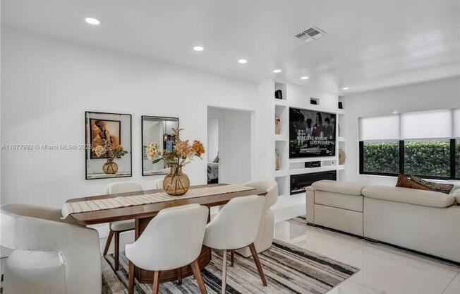 2484 SW 25 ST