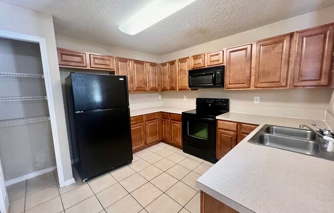 3 beds, 2 baths, $1,500, Unit # 709