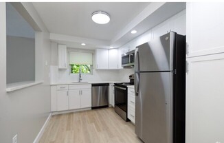 1 bed, 1 bath, 986 sqft, $2,400, Unit 2E