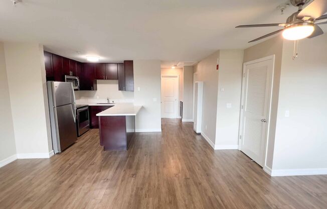 2 beds, 1 bath, $1,999, Unit 4394-05