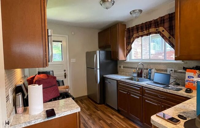 Spacious 3 Bedroom/2 Bathroom Home on Quiet Street!