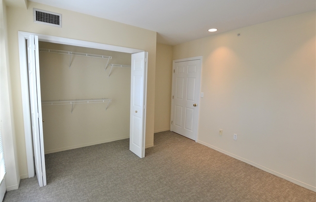 3 beds, 2.5 baths, 1,293 sqft, $6,150, Unit 519