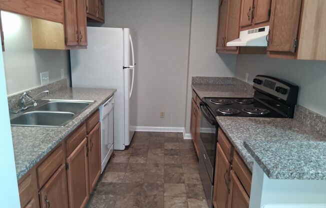 2 beds, 2 baths, 961 sqft, $1,100, Unit 415F