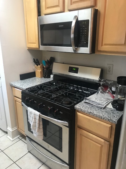 2 beds, 1 bath, 840 sqft, $1,495