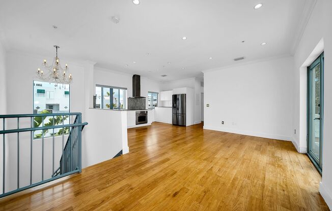 Centrally located: 2 bed/2baths with 1000 sqf terrace steps from Lincoln Road (SOUTH BEACH)