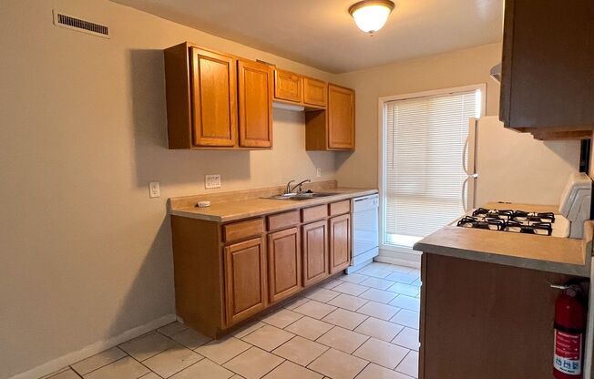 2 beds, 1 bath, 784 sqft, $1,100, Unit 1812 3W