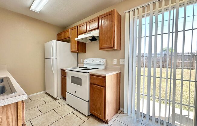 2 beds, 1 bath, 913 sqft, $850, Unit 5910 B Greengate