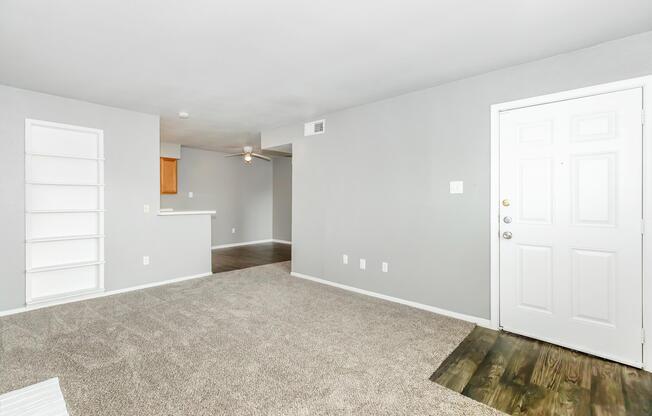 2 beds, 1 bath, 793 sqft, $1,570