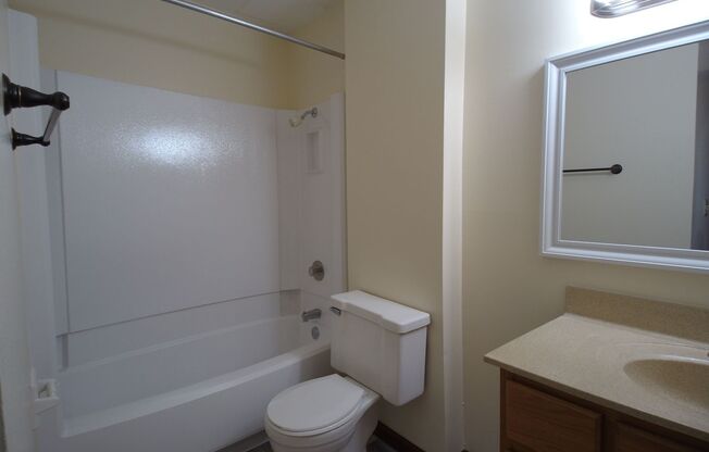 2 beds, 1 bath, 900 sqft, $1,170, Unit 4719 Indian Hills Dr., #12, Mount Pleasant, WI 53406