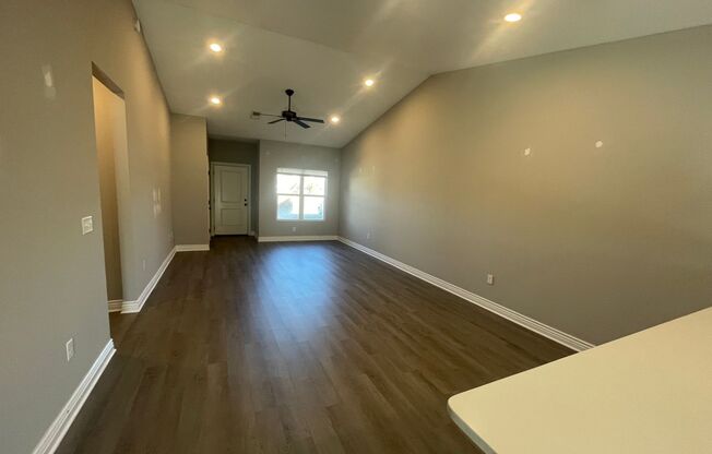 5501/03 N Edwards Cir