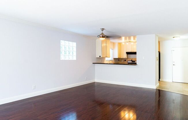 404 W 4th St