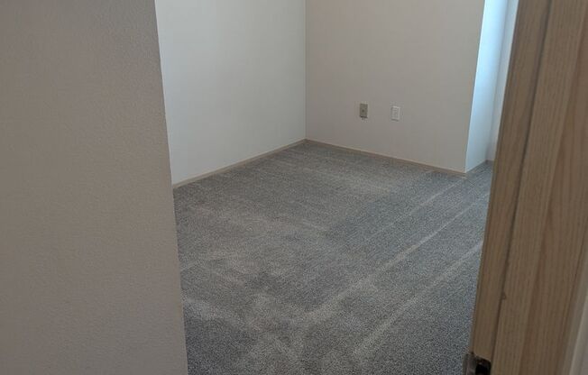 2 beds, 1 bath, 878 sqft, $1,775, Unit E202