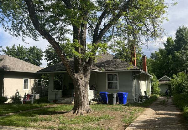 614 E 8 ST