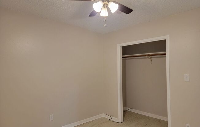 2 beds, 1 bath, $1,095