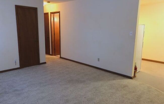 2 beds, 1 bath, 800 sqft, $795, Unit 5906-02