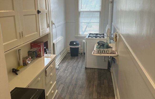 Studio, 1 bath, $825, Unit 14