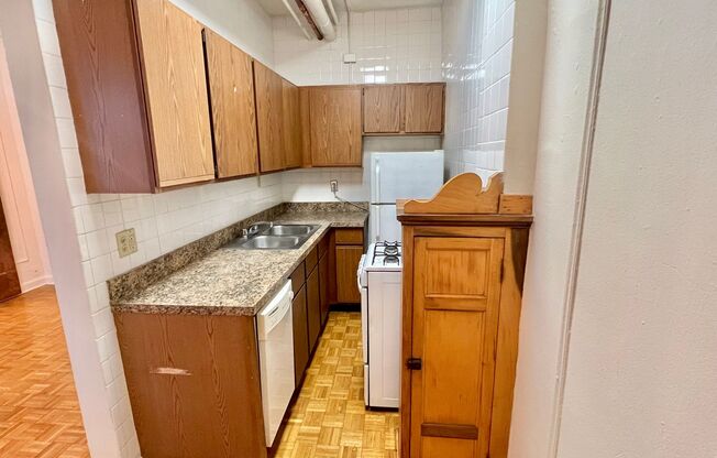 Studio, 1 bath, 300 sqft, $1,445, Unit 644-103