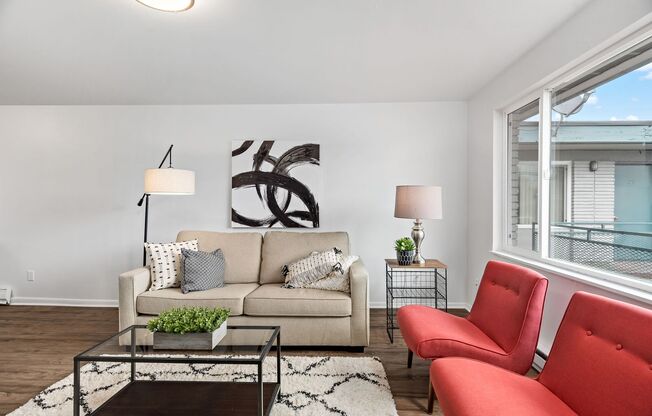 2 beds, 1 bath, 716 sqft, $1,695, Unit 14