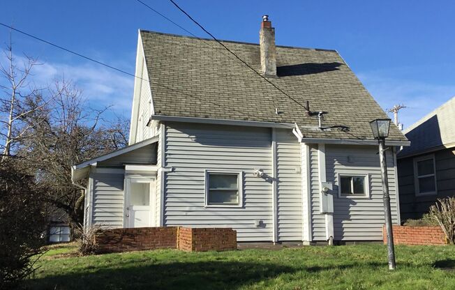 Charming 3 Bedroom, 2 Bath Home in Sellwood for rent!