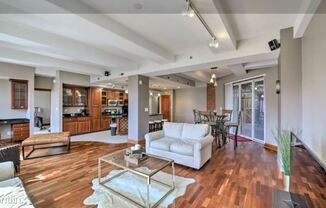 110 E Washington St 401