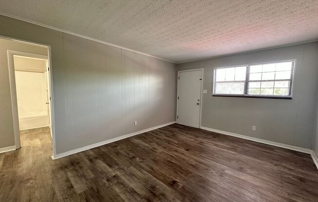 2 beds, 1 bath, 850 sqft, $1,195, Unit Sylvia-13