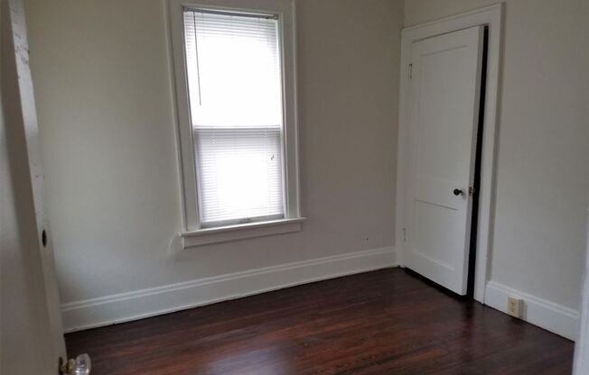 2 beds, 1 bath, $1,325, Unit 1480