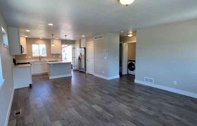2B/2B Berthoud Ranch Style Home Built with 2 Car Garage and EV Charging