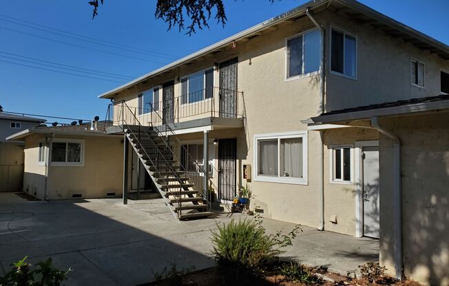 2 beds, 1 bath, $2,495, Unit 4