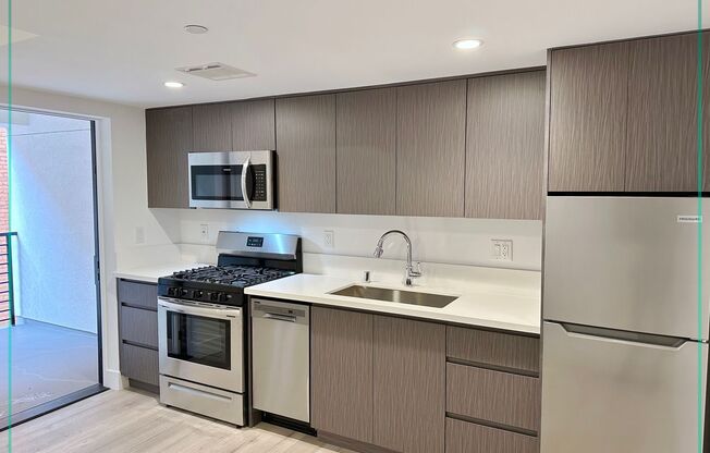 Studio, 1 bath, 607 sqft, $1,895, Unit 402