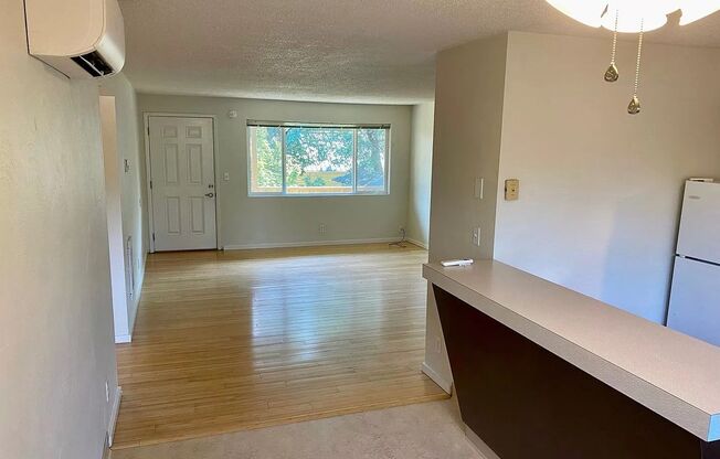 2 beds, 1 bath, 800 sqft, $1,395, Unit 1012-1