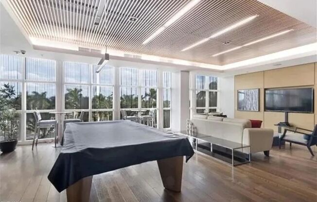 3000 Oasis Grand BLVD