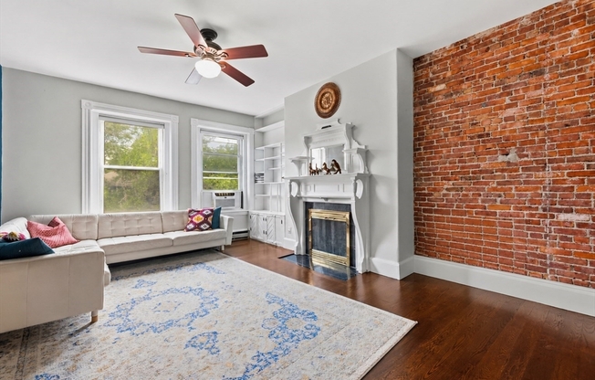 39 KENT ST