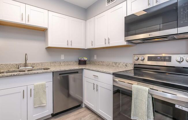 2 beds, 1 bath, 840 sqft, $1,650