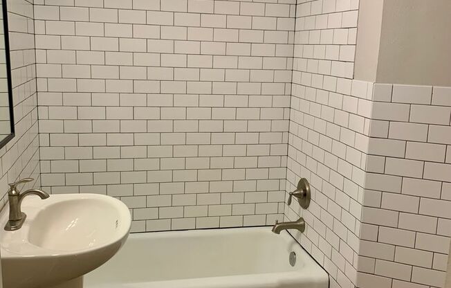 1 bed, 1 bath, $950, Unit 115