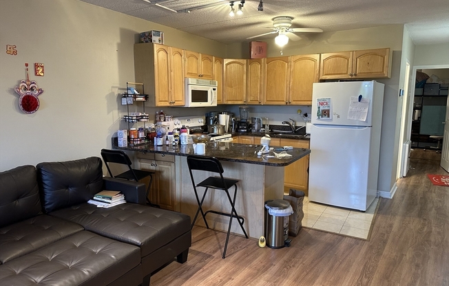 1 bed, 1 bath, 606 sqft, $2,100, Unit 428