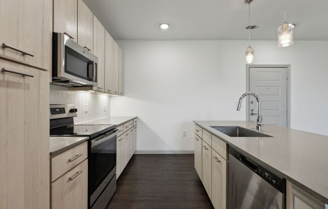 3 beds, 2 baths, 1,212 sqft, $2,343, Unit 5203