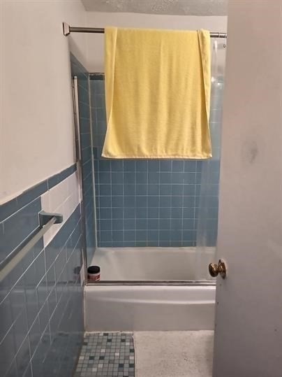Studio, 1 bath, 999 sqft, $1,950, Unit 23
