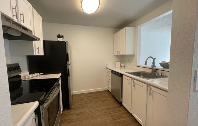 2 beds, 1 bath, $2,250, Unit 220