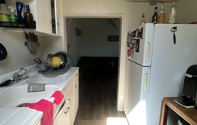 1 bed, 1 bath, $999, Unit D-3