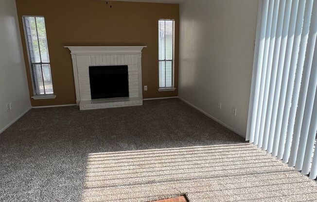 2 beds, 1 bath, 859 sqft, $1,050, Unit 01-005