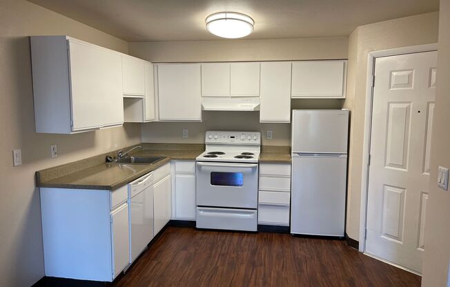 2 beds, 1 bath, 720 sqft, $1,995, Unit 321