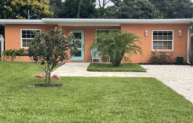 Charming 3Bed 2bath Nestled in the heart of Ormond Beach for $1695.00!