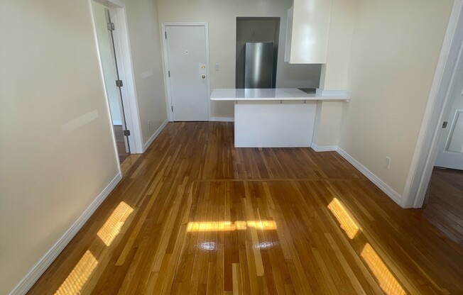 2 beds, 1 bath, $4,100, Unit 11