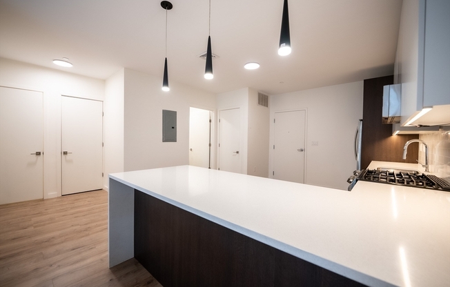 1 bed, 1 bath, 821 sqft, $3,300, Unit 206