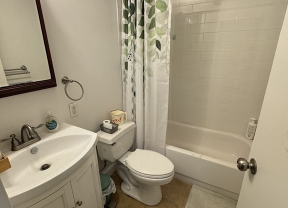 Studio, 1 bath, 500 sqft, $2,400, Unit 208